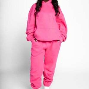 New in bag
Comfrt Minimalist Hoodie Size Medium